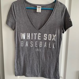 VS PINK White Sox V neck